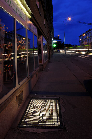 Jiří Černický - Světelná jímka, světelná instalace, kov, ulice Pekařská